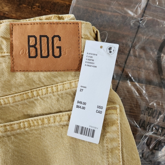 NWT Urban Outfitters BDG Indie Mid-Rise Denim Short In Khaki - Size 27 - Picture 6 of 9